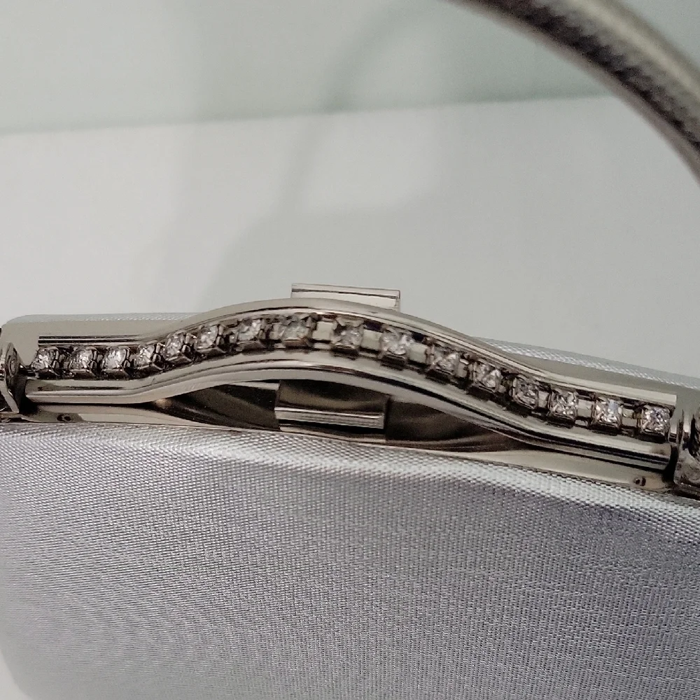 unbranded this elegant